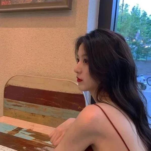 她丈夫的背叛海报