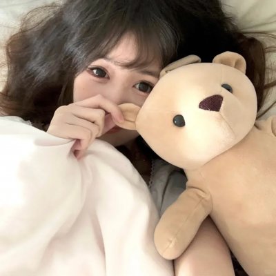 播音台的姊妹花海报